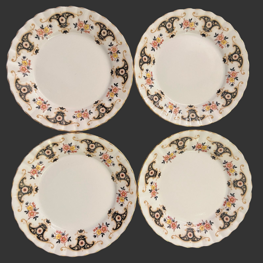A set of 04 quarter plates