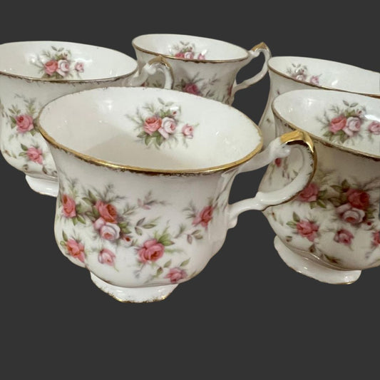 A set of 05 teacups