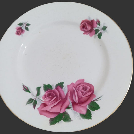 A set of 03 quarter plates