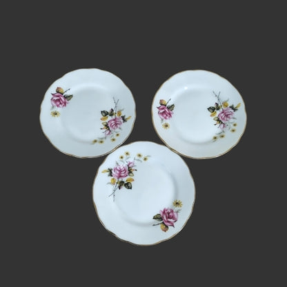 A set of 03 Quarter Plates
