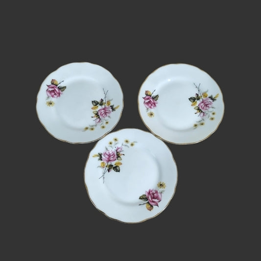 A set of 03 Quarter Plates