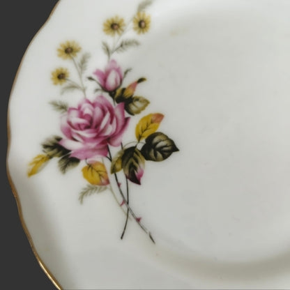 A set of 03 Quarter Plates