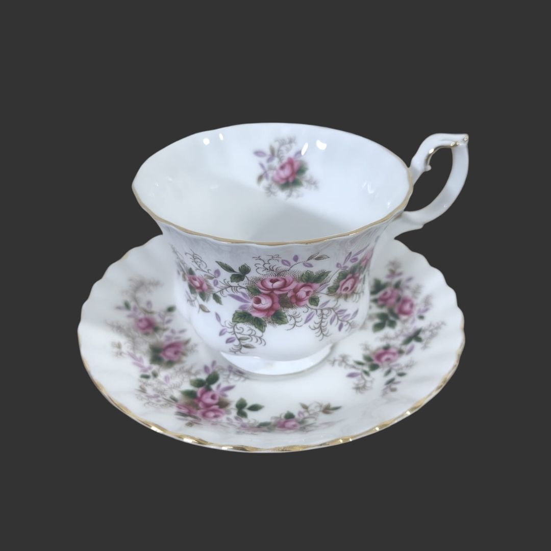 Set of 04 Tea Cups & Saucers