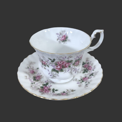 Set of 04 Tea Cups & Saucers