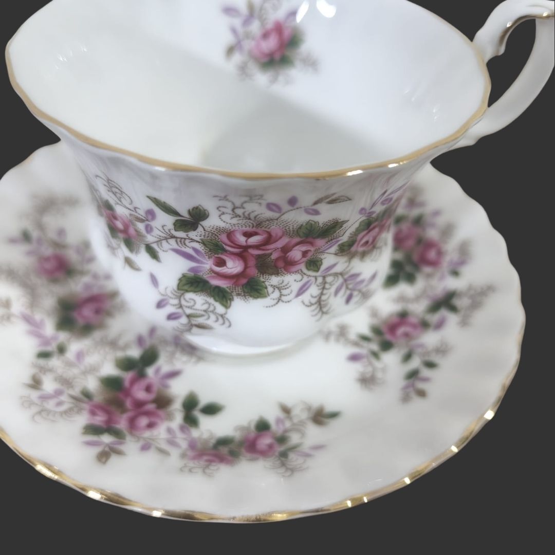 Set of 04 Tea Cups & Saucers