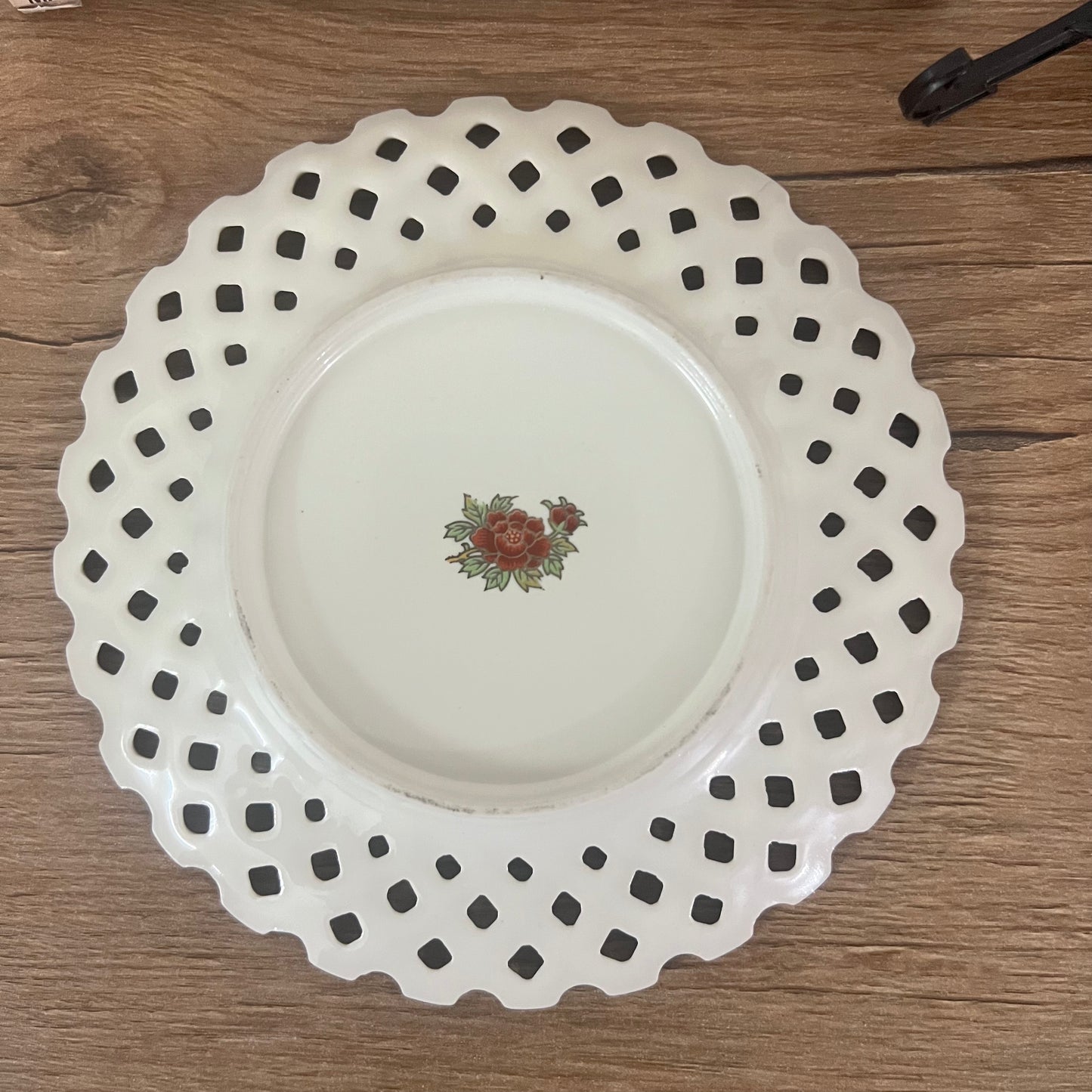 Lattice Plate With Stand
