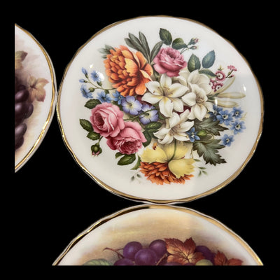 A set of 04 trinket dishes