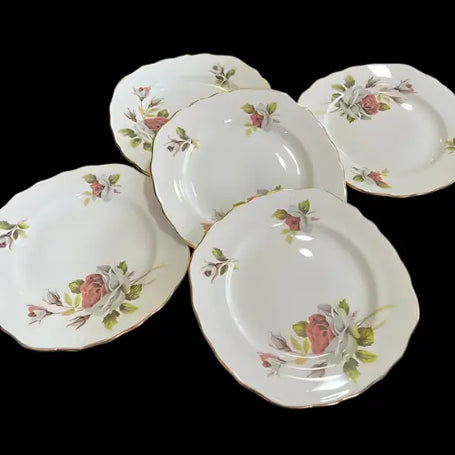 A set of 5 quarter plates